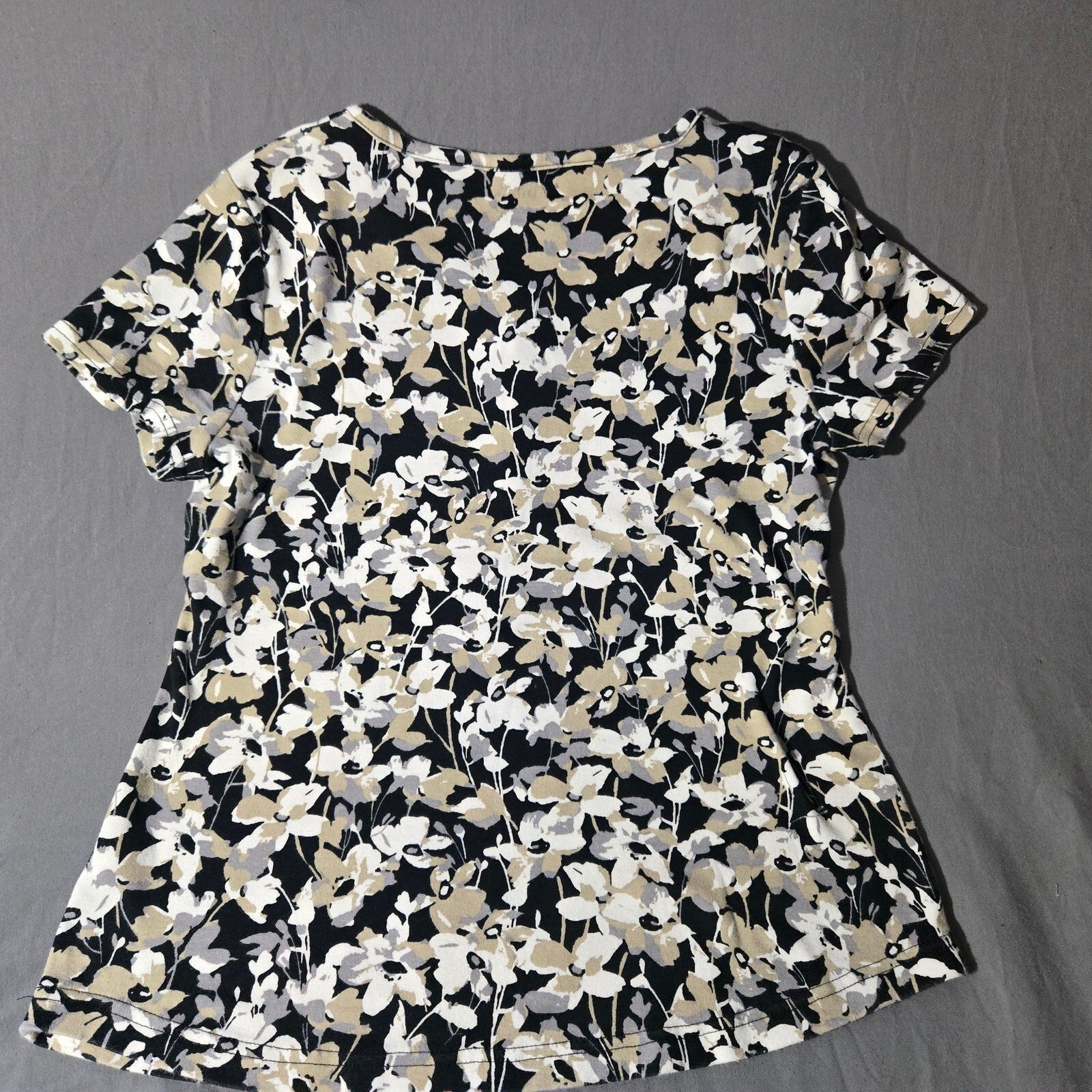 Croft & Barrow Classic Women's Floral Print Black Tee, Size Small, Very Good