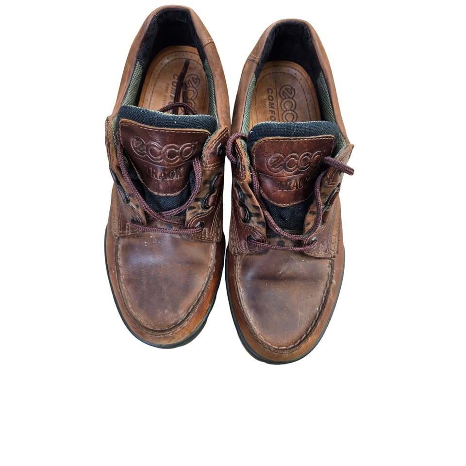 For Parts / As Is: ECCO Track II Low GORE-TEX Hiking As Is Midsole Crumbling