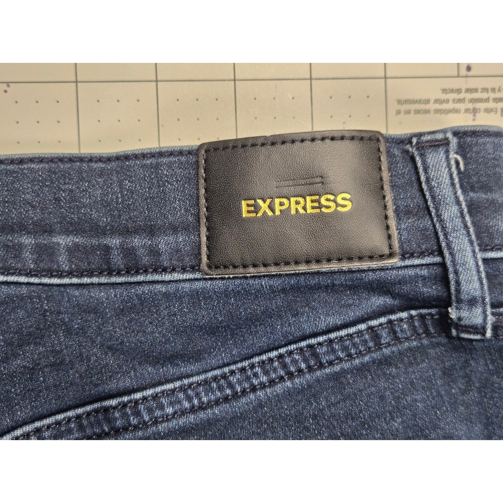 Express Women's Blue Stretch Straight Fit Jeans - Size Medium, Very Good