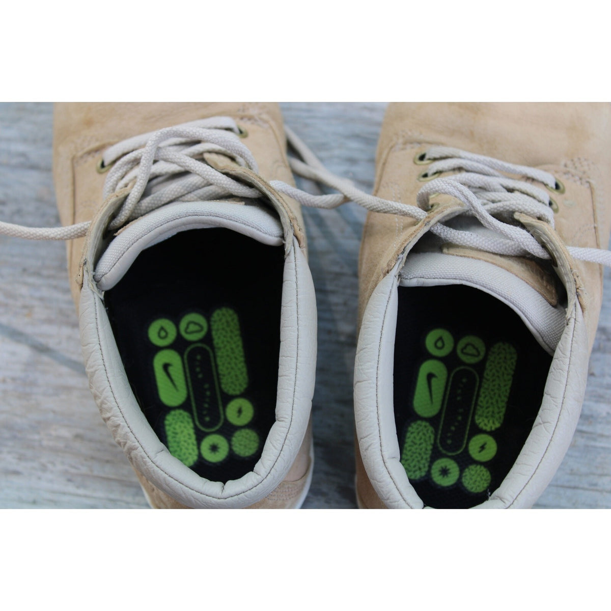 Timberland Women’s Dausette Chukka Wheat Nubuck A1KKQ. SZ:8