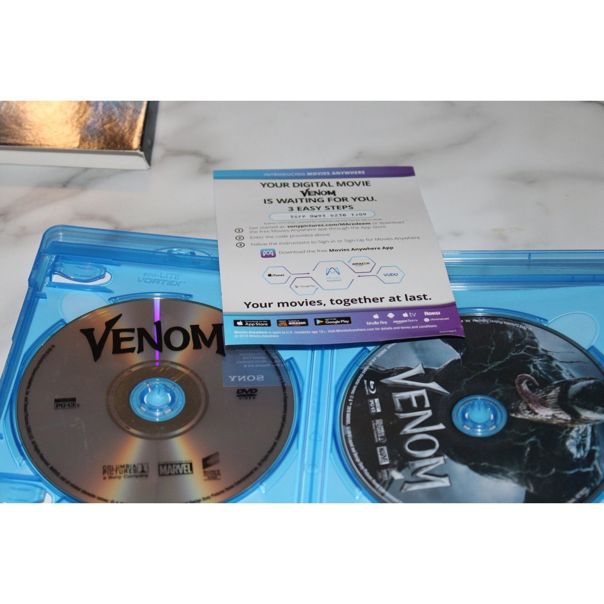Venom Blu-ray + DVD + Digital, 2018 + Slipcover