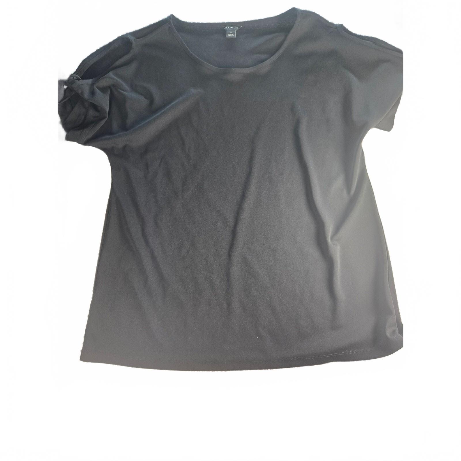 Ann Taylor Minimalist Black Scoop Neck Tee, Size M, Fair Condition