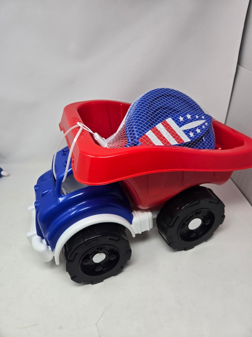 Play Day toy dump truck beach set