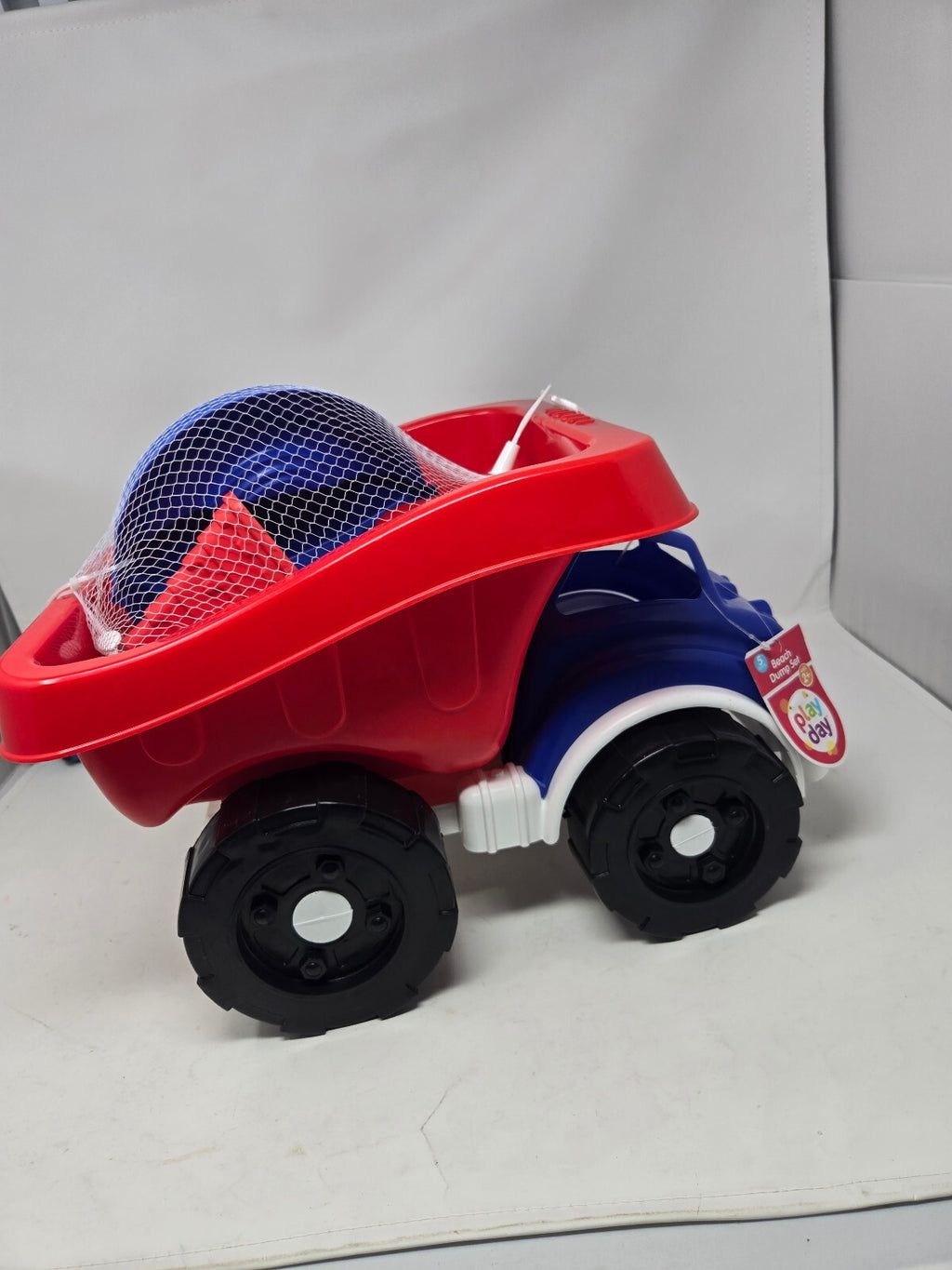 Play Day toy dump truck beach set