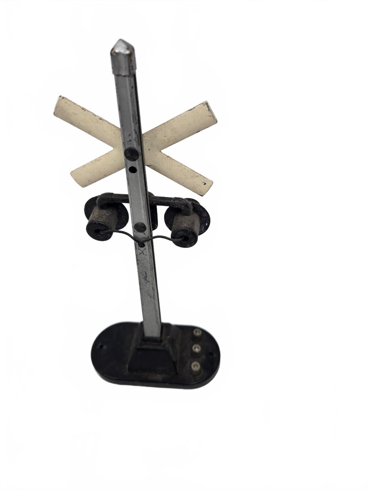 vintage Lionel No. 154 Automatic Flashing Highway Crossing Signal.