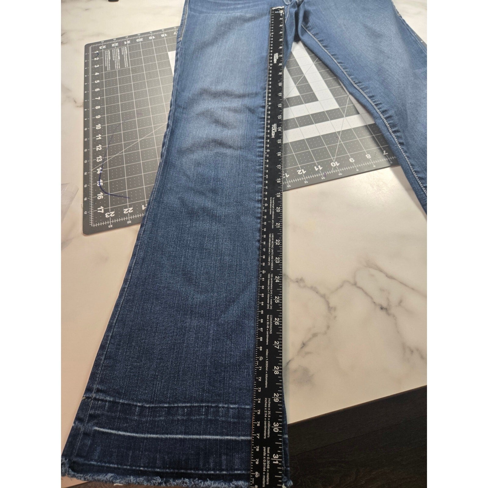 Rock And Republic Women's Jean size 8 Low rise Blue Denim