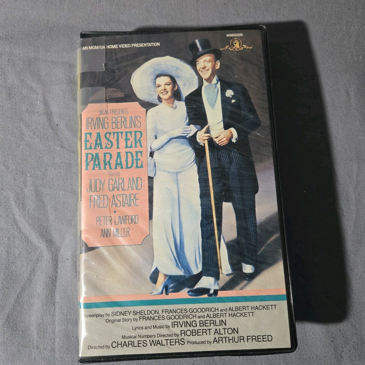 Easter Parade VHS Clamshell Judy Garland Fred Astaire