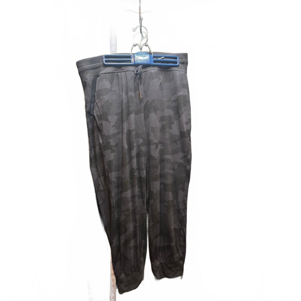 Lululemon Women's Black Camouflage Capri Leggings Size 12 Luon Fabric