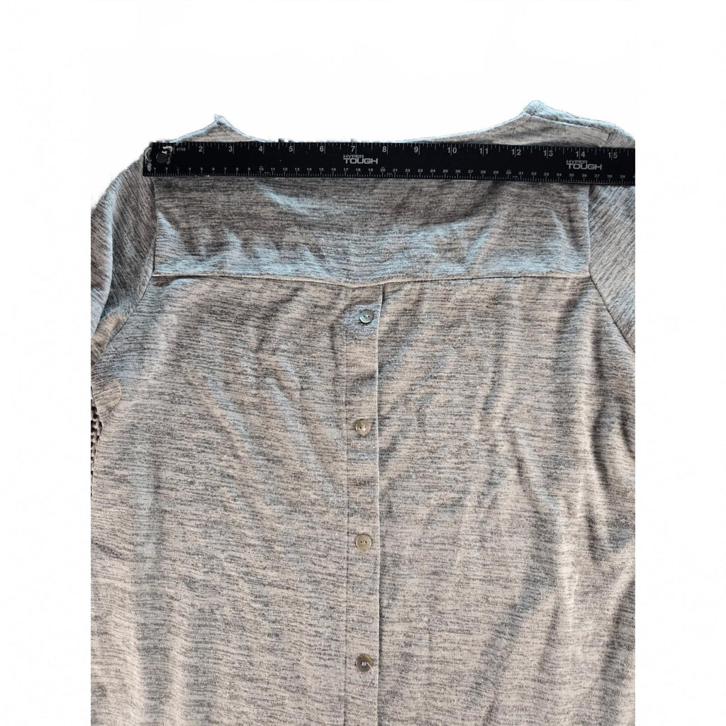 Rose & Olive Heather Gray Button-Back T-Shirt, Medium, Good Condition