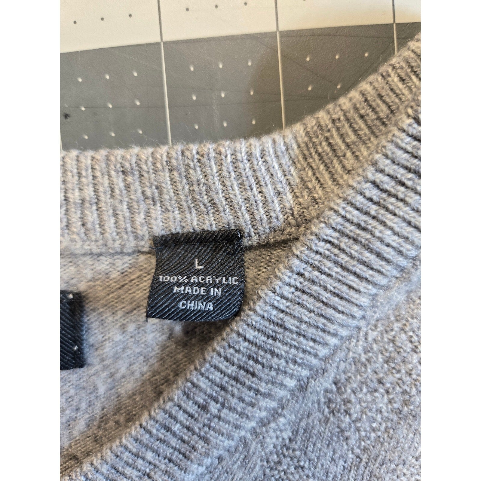 John Bartlett Consensus Men's V-Neck Sweater Light Gray Knit Size Large