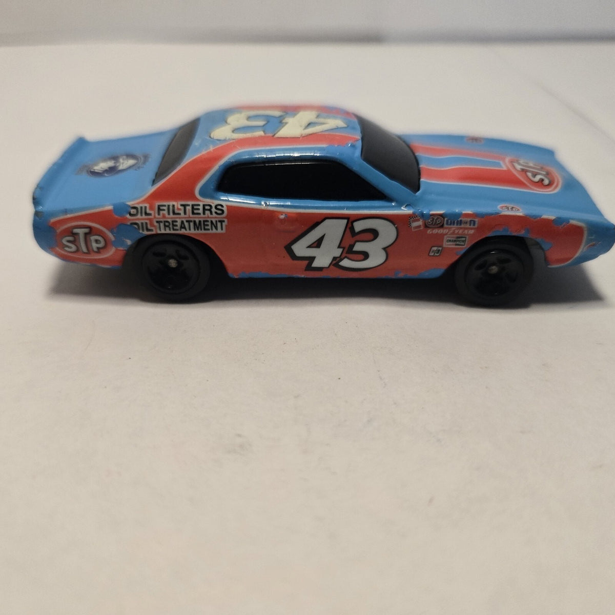 74 Dodge Charger Salute to Richard Petty #43 STP Hot Wheels 2004