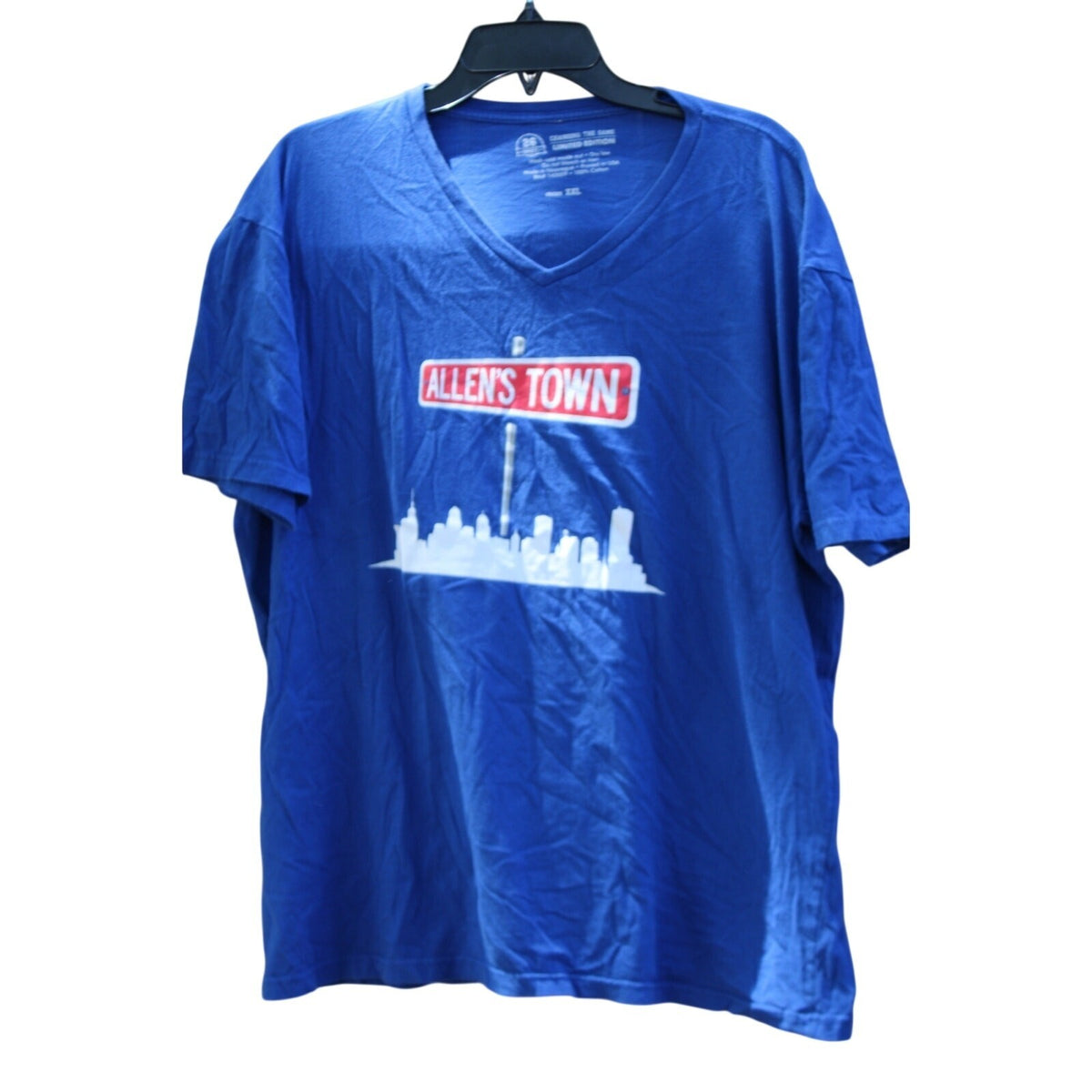 Shirts Buffalo Bills Josh Allen "Allen's Town" Skyline V-Neck T-Shirt XXL Blue