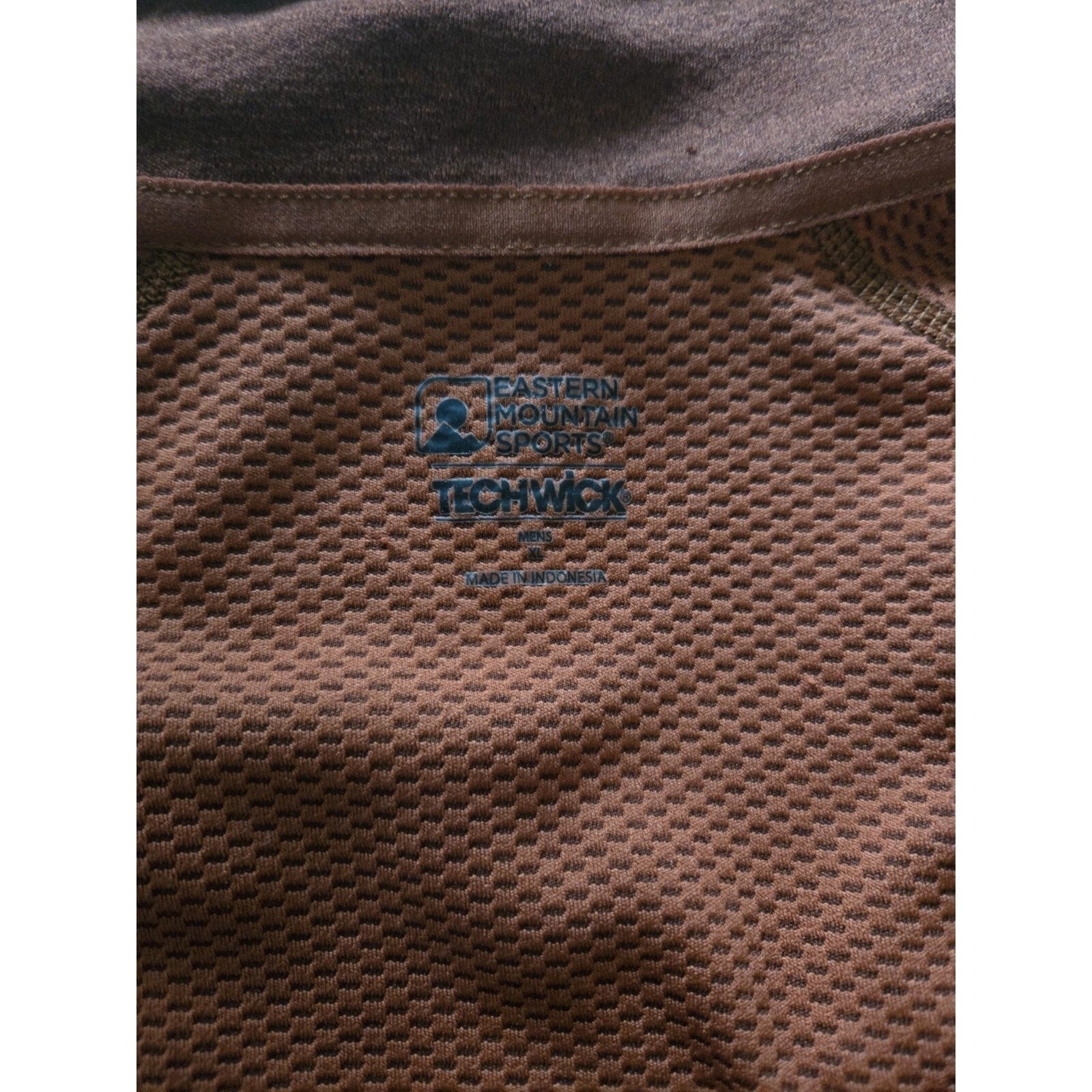 Eastern Mountain Sports Techwick Men’s Small Long sleeve Thermal Burgundy