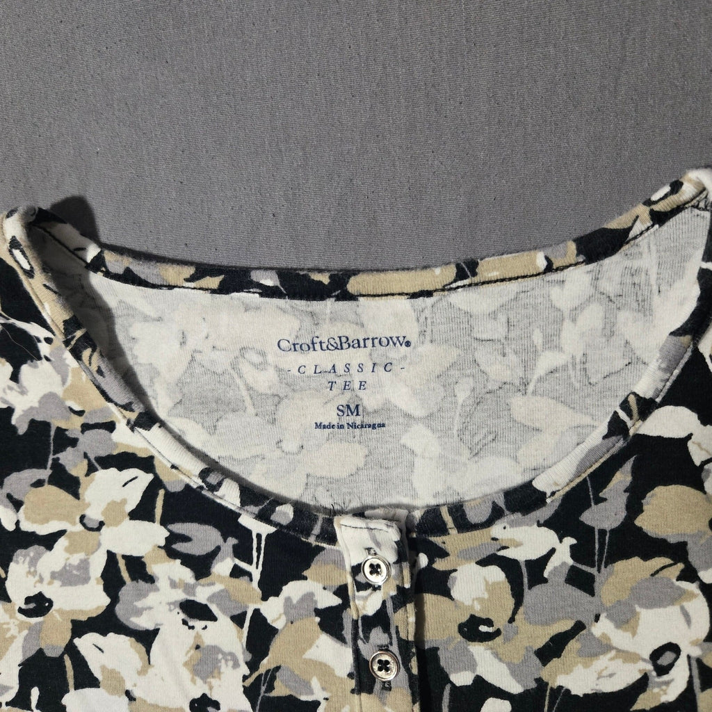 Croft & Barrow Classic Women's Floral Print Black Tee, Size Small, Very Good