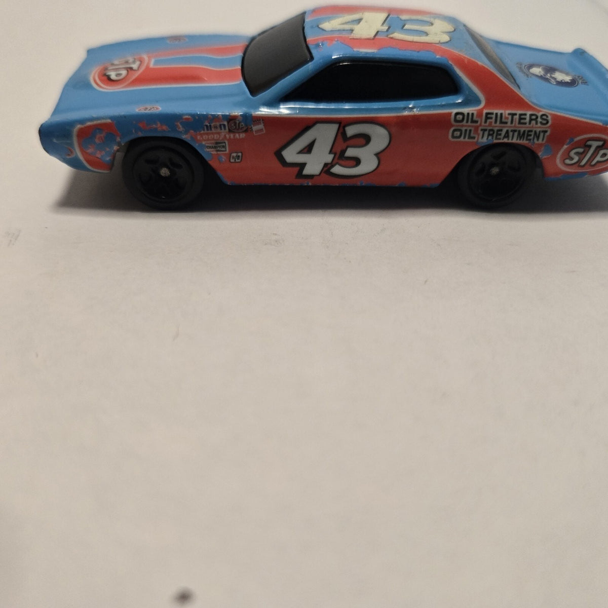 74 Dodge Charger Salute to Richard Petty #43 STP Hot Wheels 2004