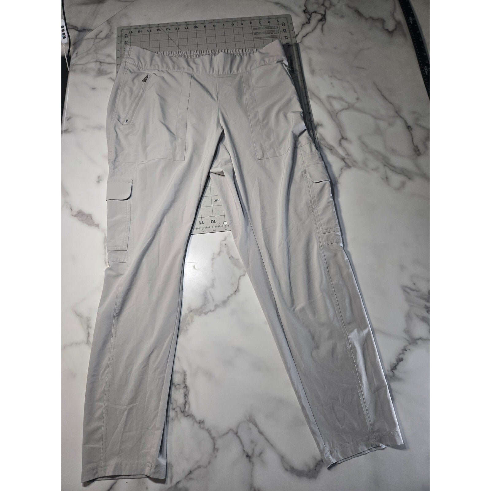 Athleta Gray Polyester Spandex  Athletic pants size Medium