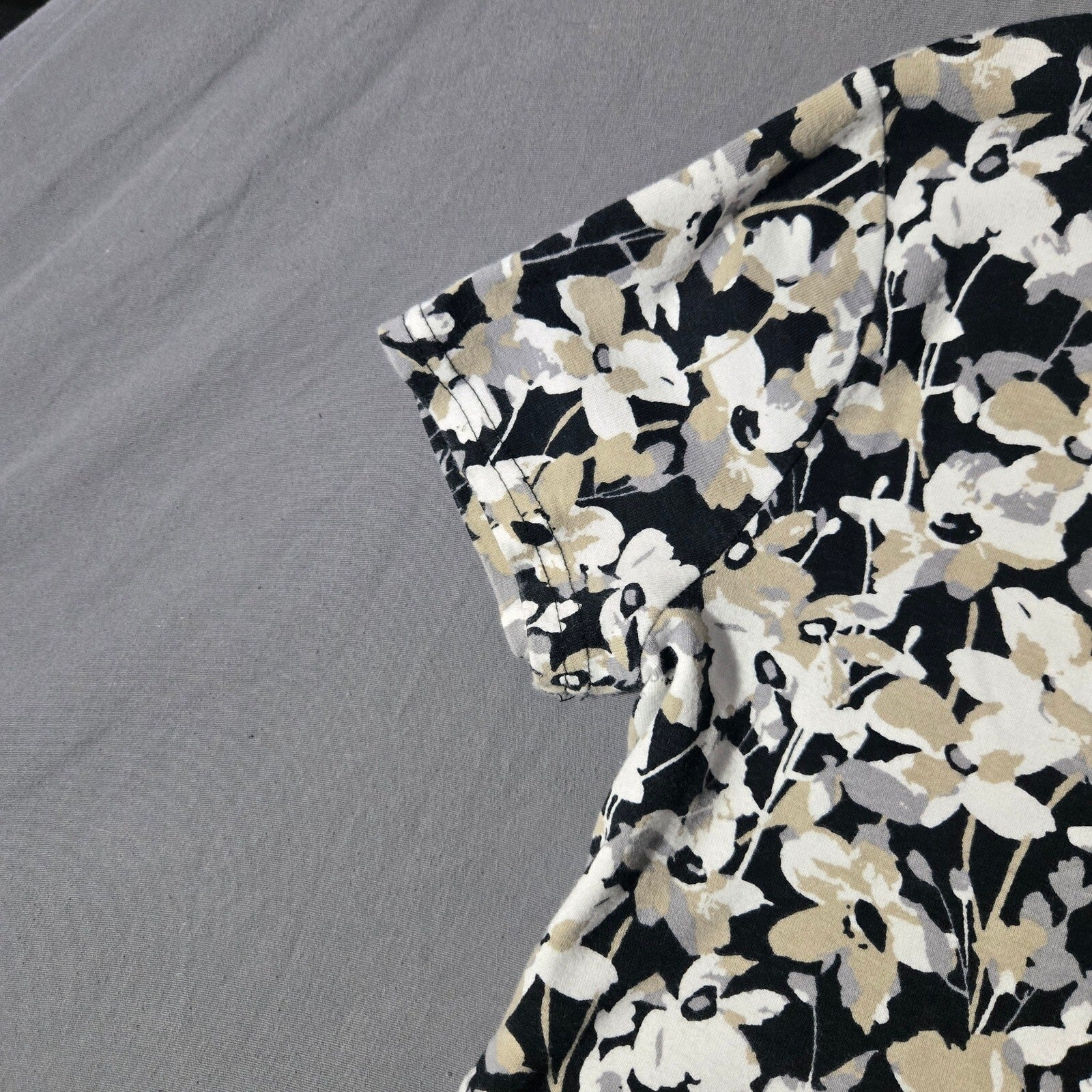 Croft & Barrow Classic Women's Floral Print Black Tee, Size Small, Very Good