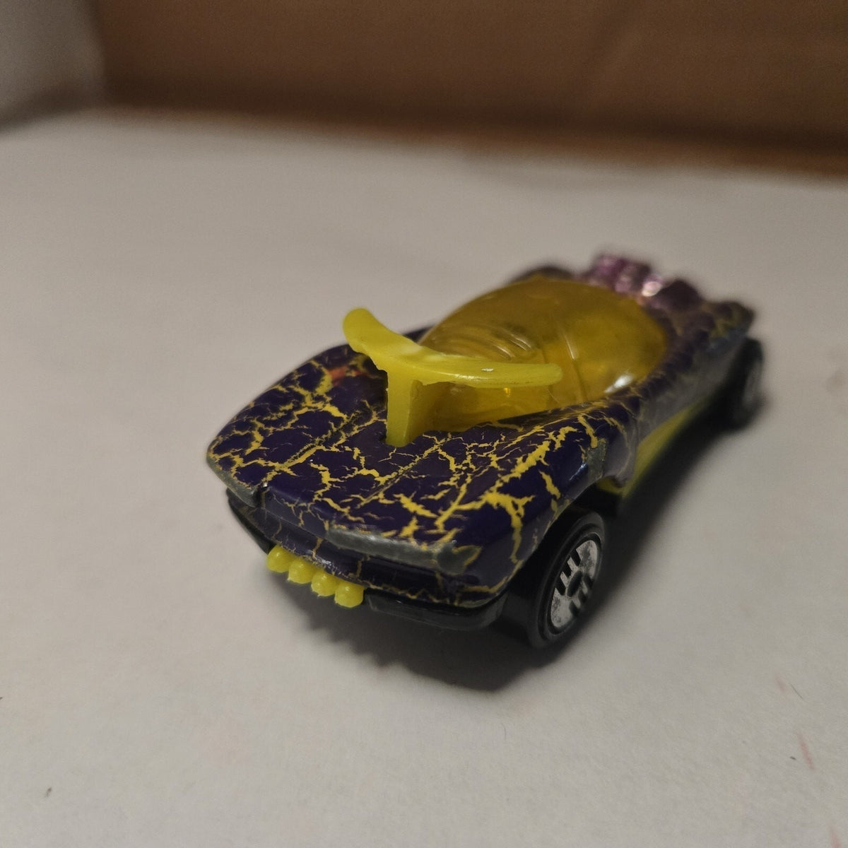 1995 HOT WHEELS FLASHFIRE KRACKLE CAR PURPLE & YELLOW 2 7/8" DIECAST 1:64 CAR