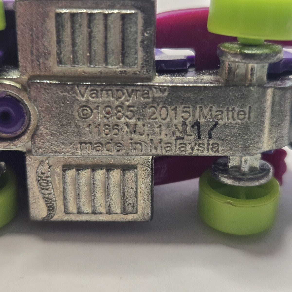 Hot Wheels 2015 Mattel Vampyra Purple Bat Vehicle