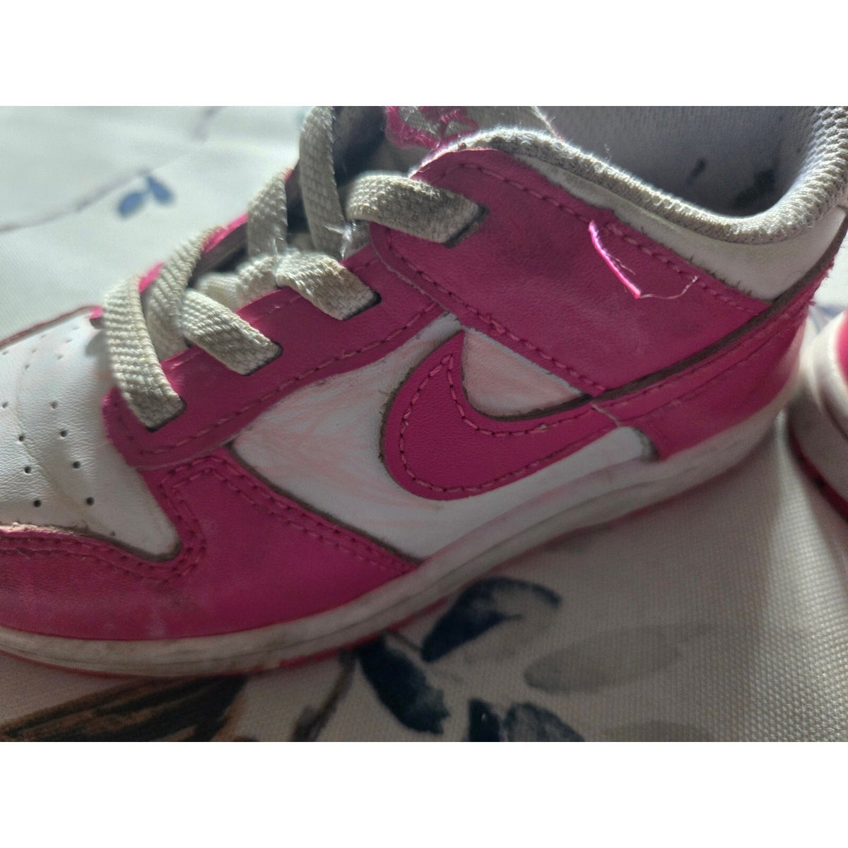 Toddlers size 8.5 Nike Dunks Low white/ Laser Fuchsia