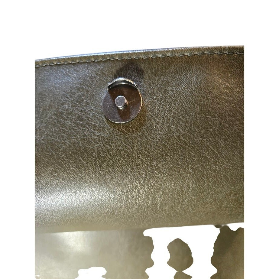 Matt & Nat Olive Green Tone Classic Front Flap Closure