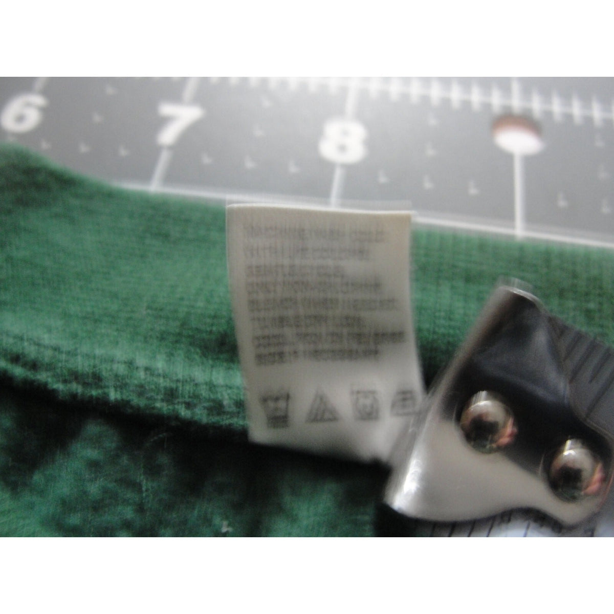 Green crewneck sweatshirt featuring a "New York 1989 Tennis Club" graphic.