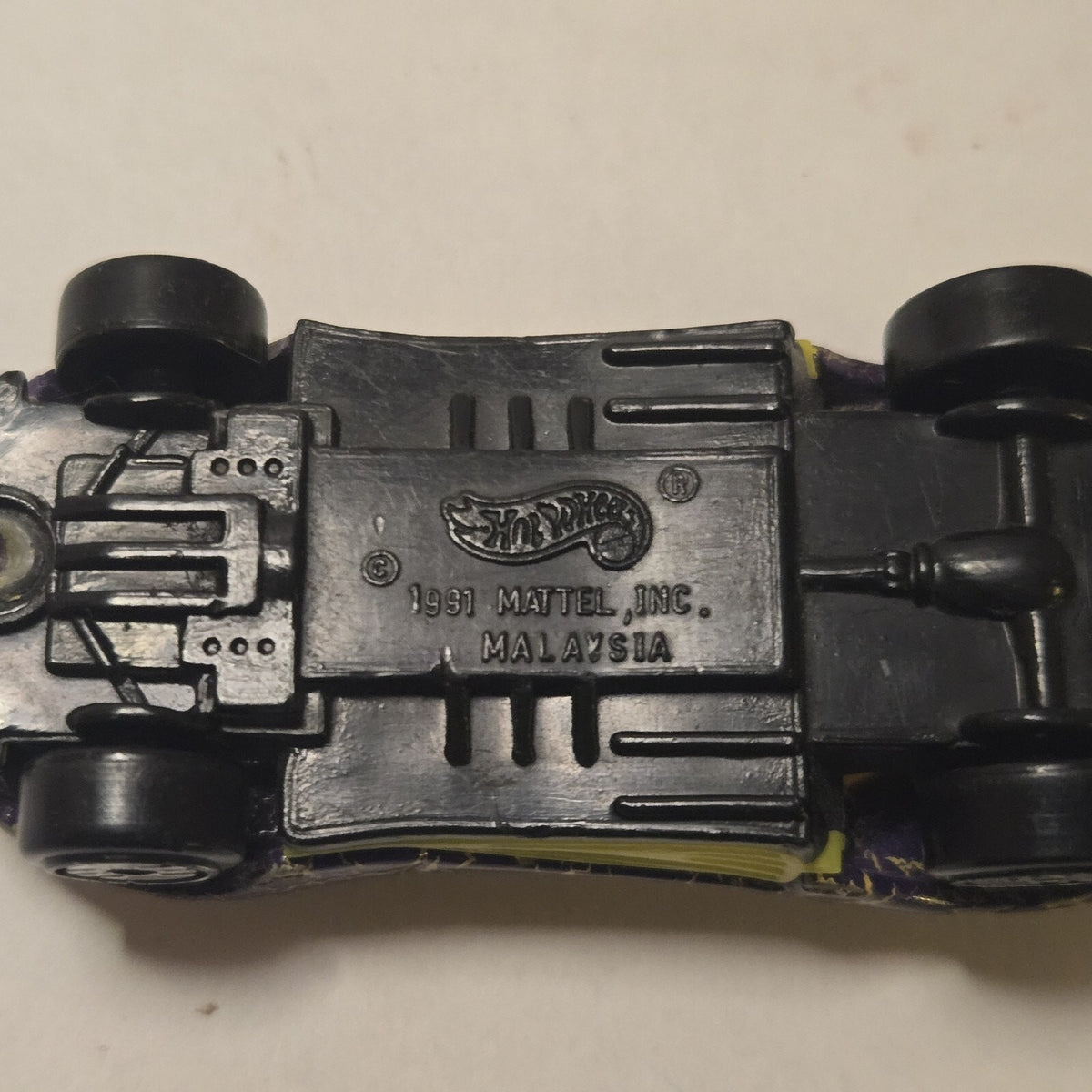 1995 HOT WHEELS FLASHFIRE KRACKLE CAR PURPLE & YELLOW 2 7/8" DIECAST 1:64 CAR
