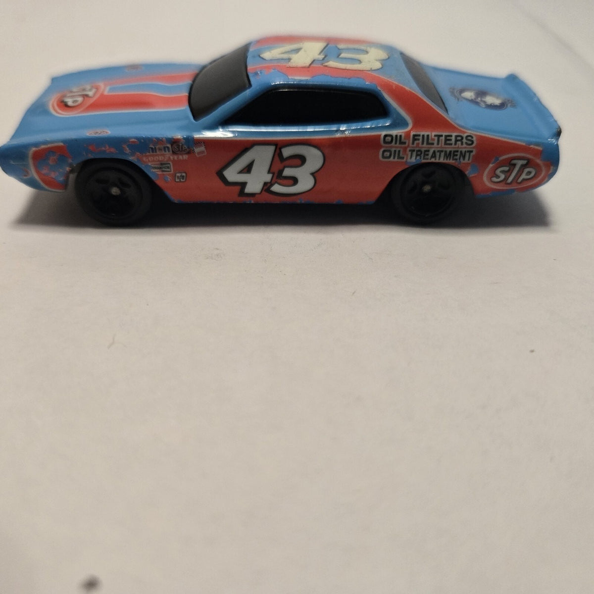 74 Dodge Charger Salute to Richard Petty #43 STP Hot Wheels 2004