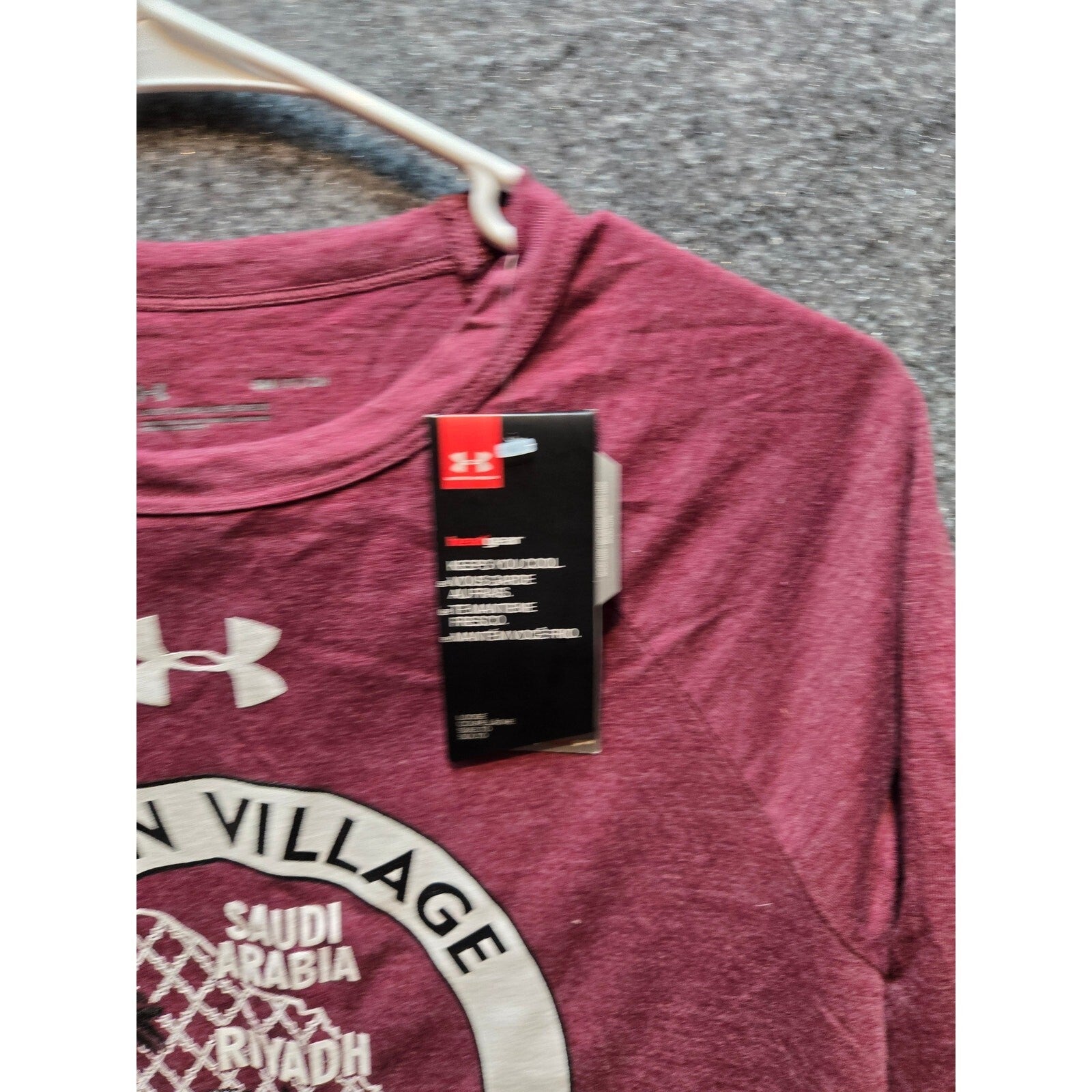 NWT Under Armour Eskan Village Riyadh Saudi Arabia Graphic T-Shirt Maroon Mens S