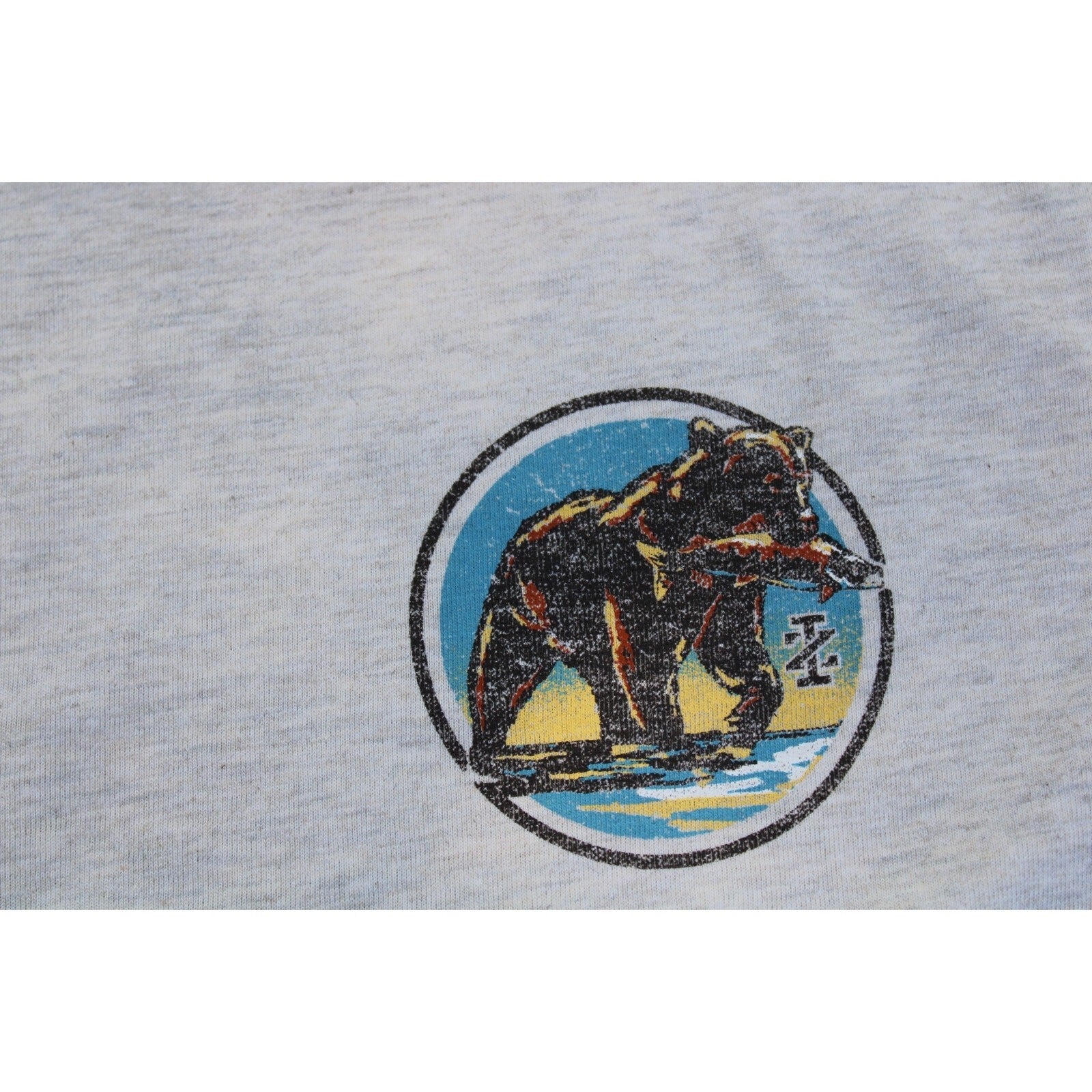 IZOD Saltwater Mens Long Sleeve Graphic T-Shirt Bear Crest White Oatmeal M