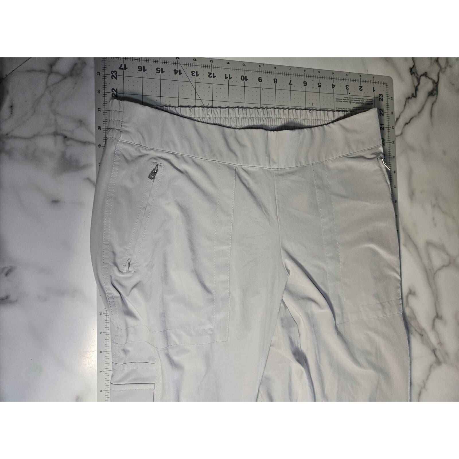 Athleta Gray Polyester Spandex  Athletic pants size Medium