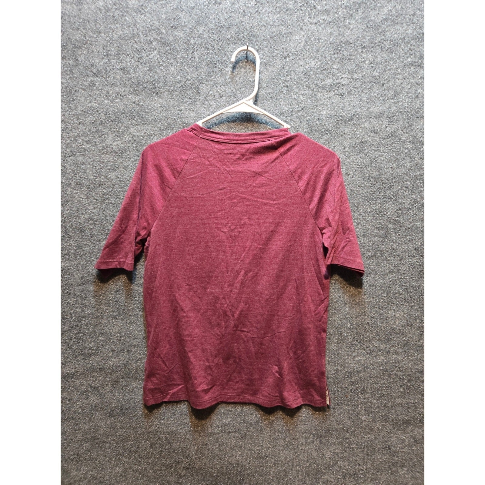 NWT Under Armour Eskan Village Riyadh Saudi Arabia Graphic T-Shirt Maroon Mens S
