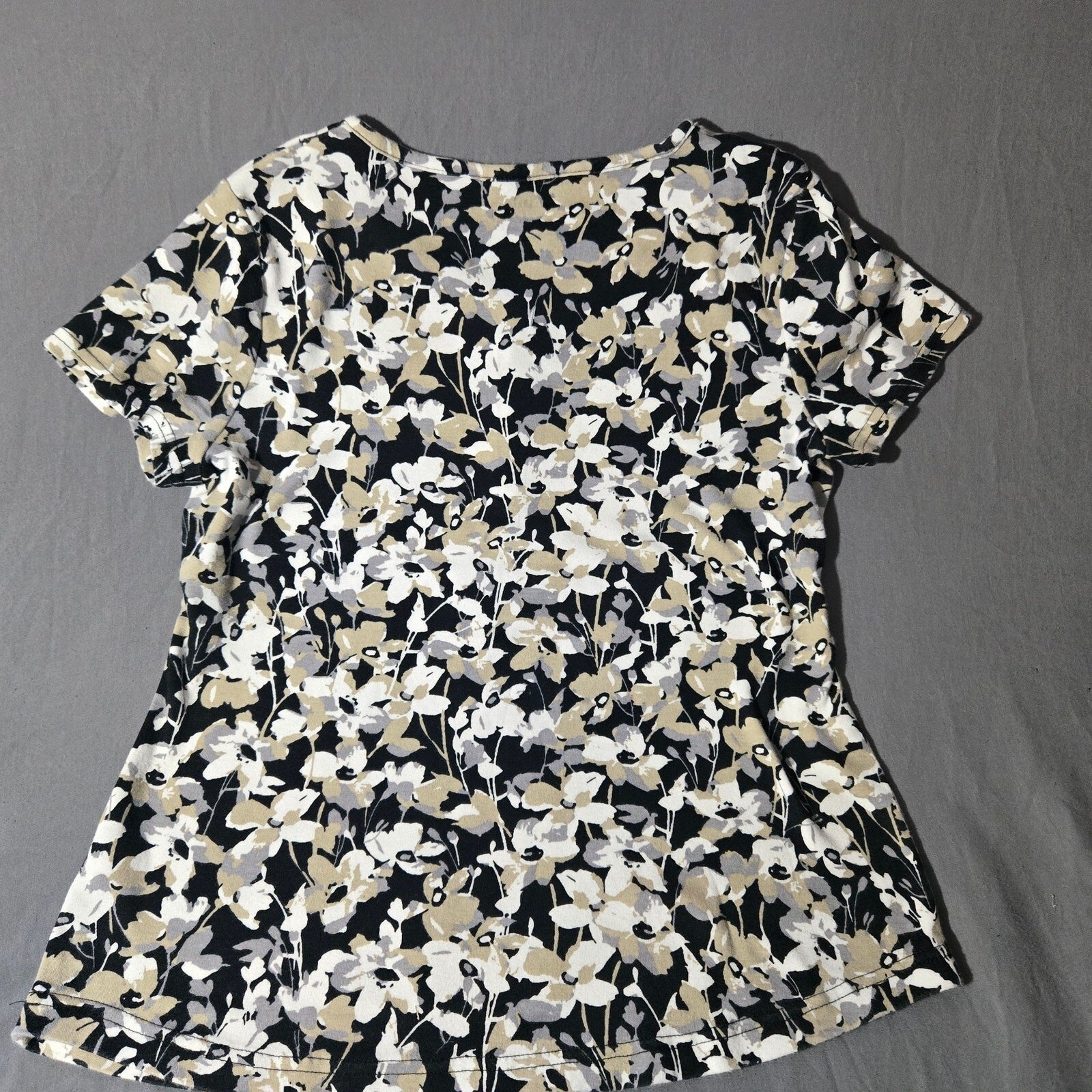 Croft & Barrow Classic Women's Floral Print Black Tee, Size Small, Very Good