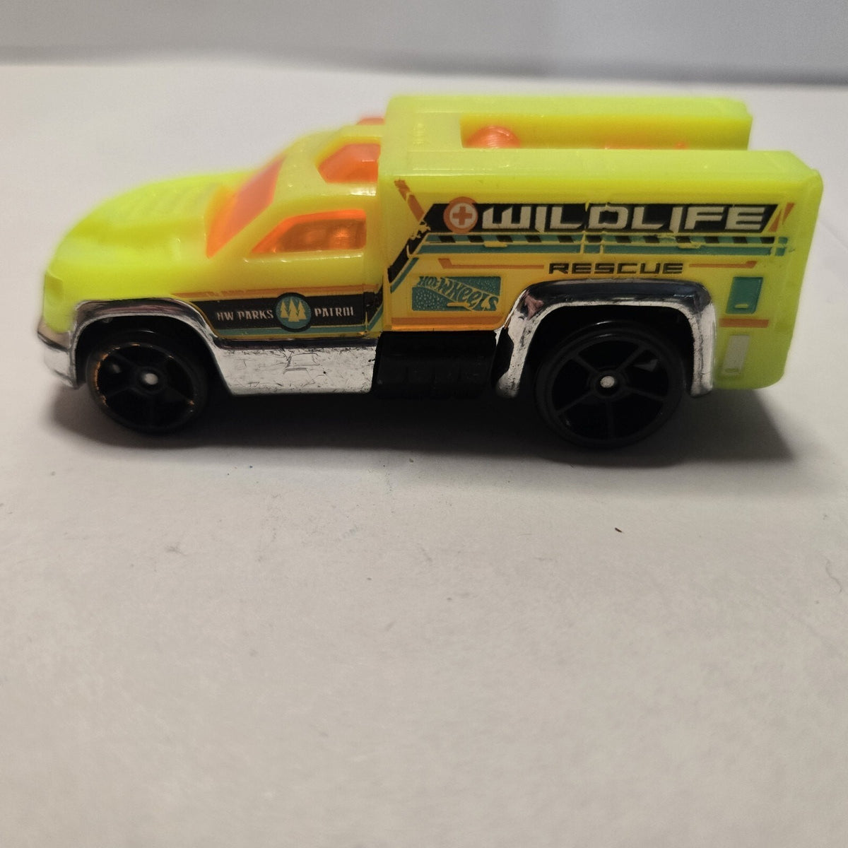 Hot Wheels -RESCUE DUTY WILDLIFE yellow from 2012 - HW Rescue Series- LOOSE