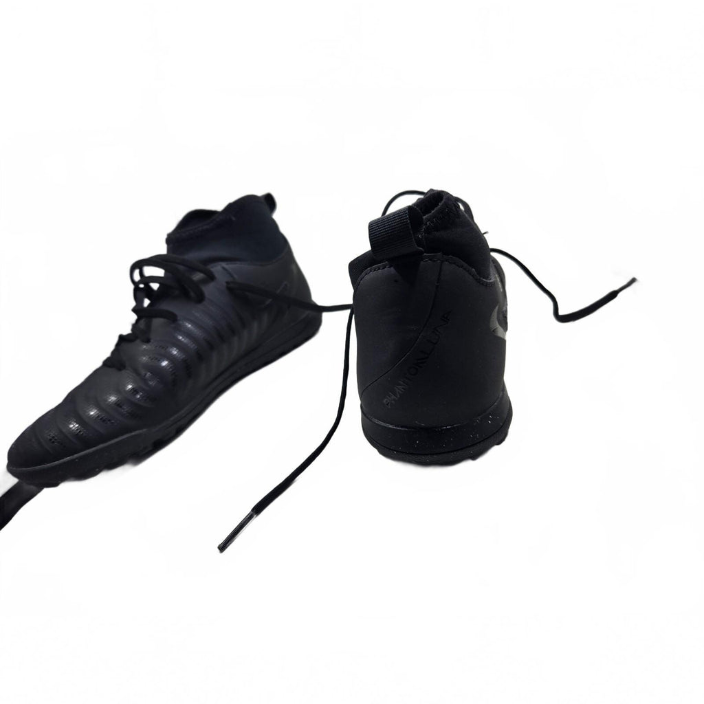 Black Nike Phantom Luna II Club TF soccer size 5.5