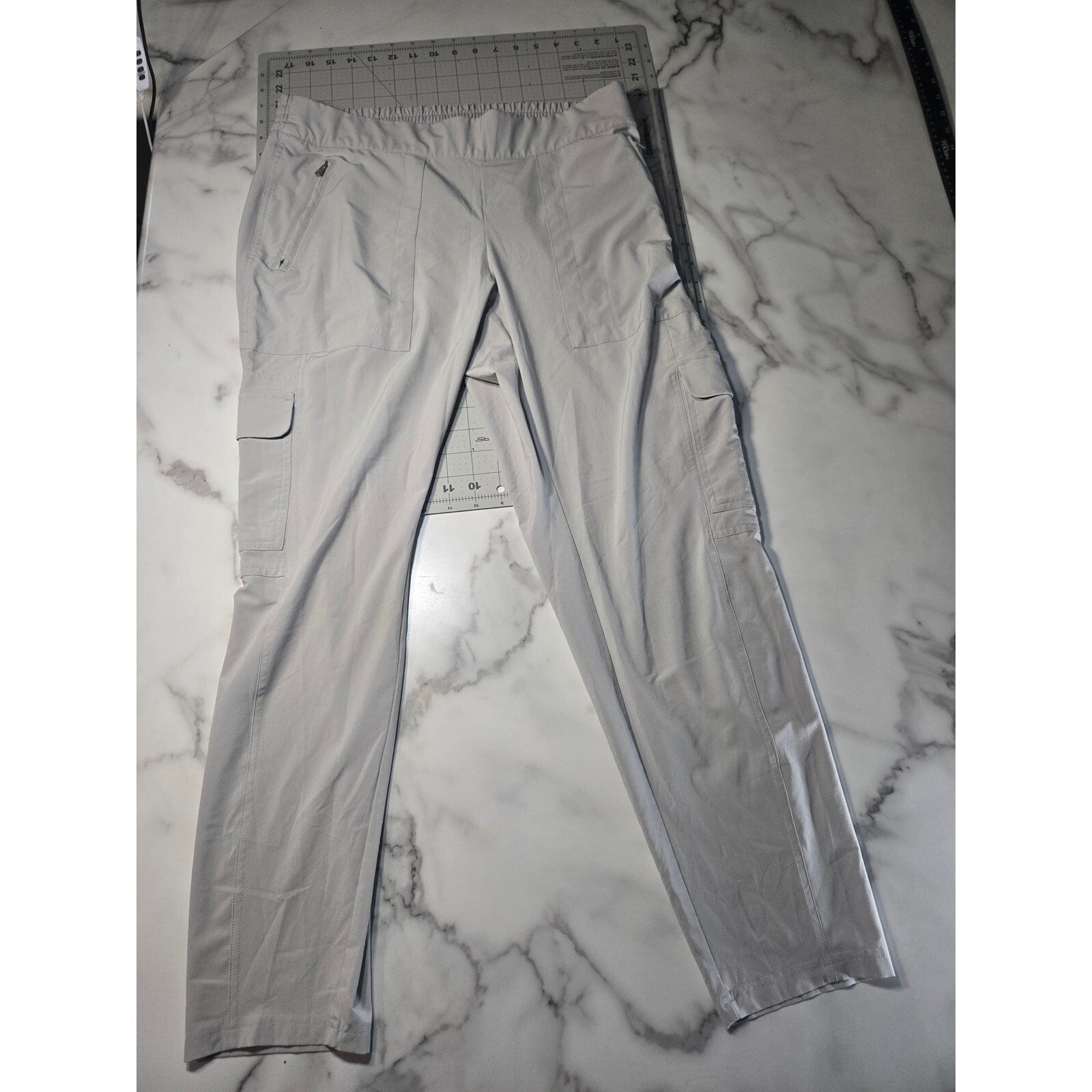 Athleta Gray Polyester Spandex  Athletic pants size Medium