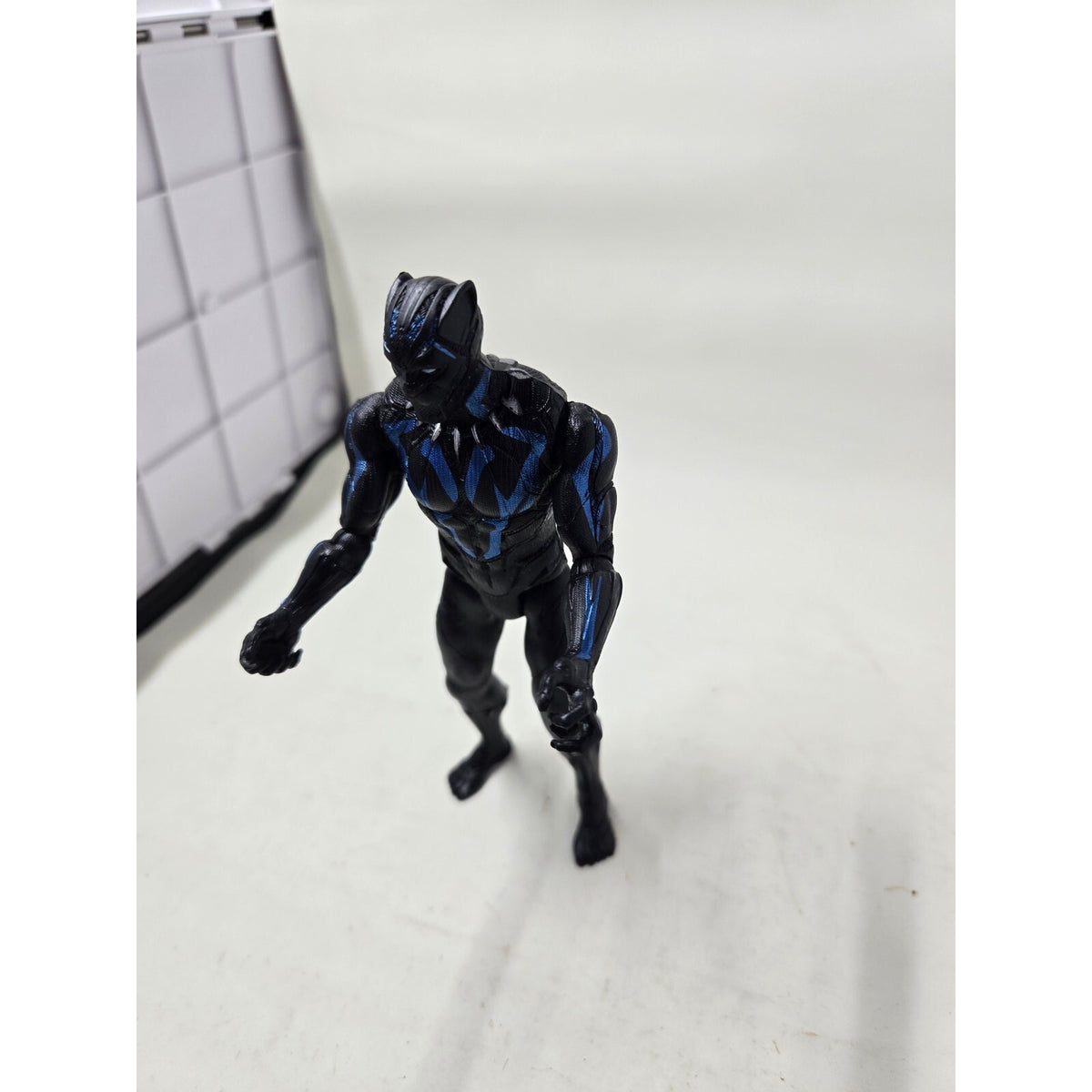 Marvel Black Panther 6-Inch Vibranium Suit Action Figure