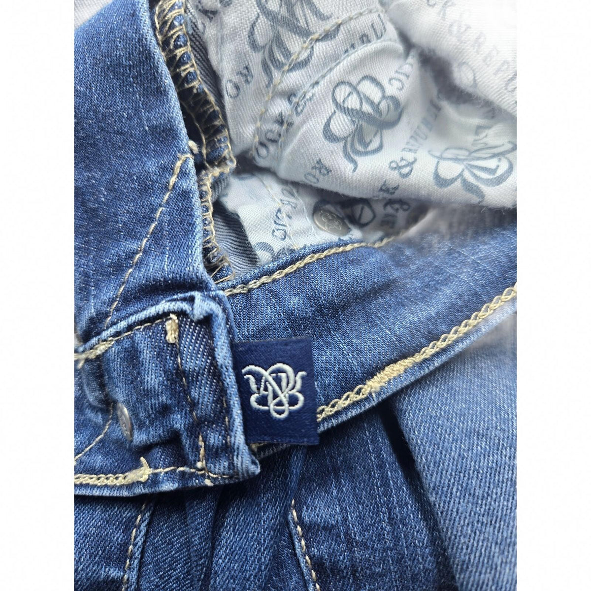Rock And Republic Women's Jean size 8 Low rise Blue Denim