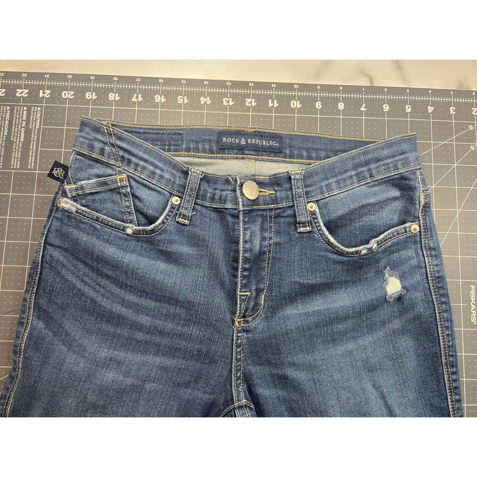 Rock And Republic Women's Jean size 8 Low rise Blue Denim