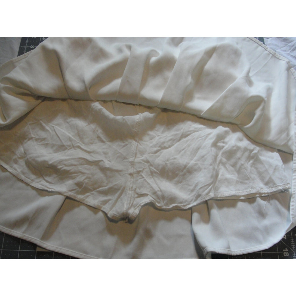 white pleated bubble skort from the brand Promesawith pleated details size med