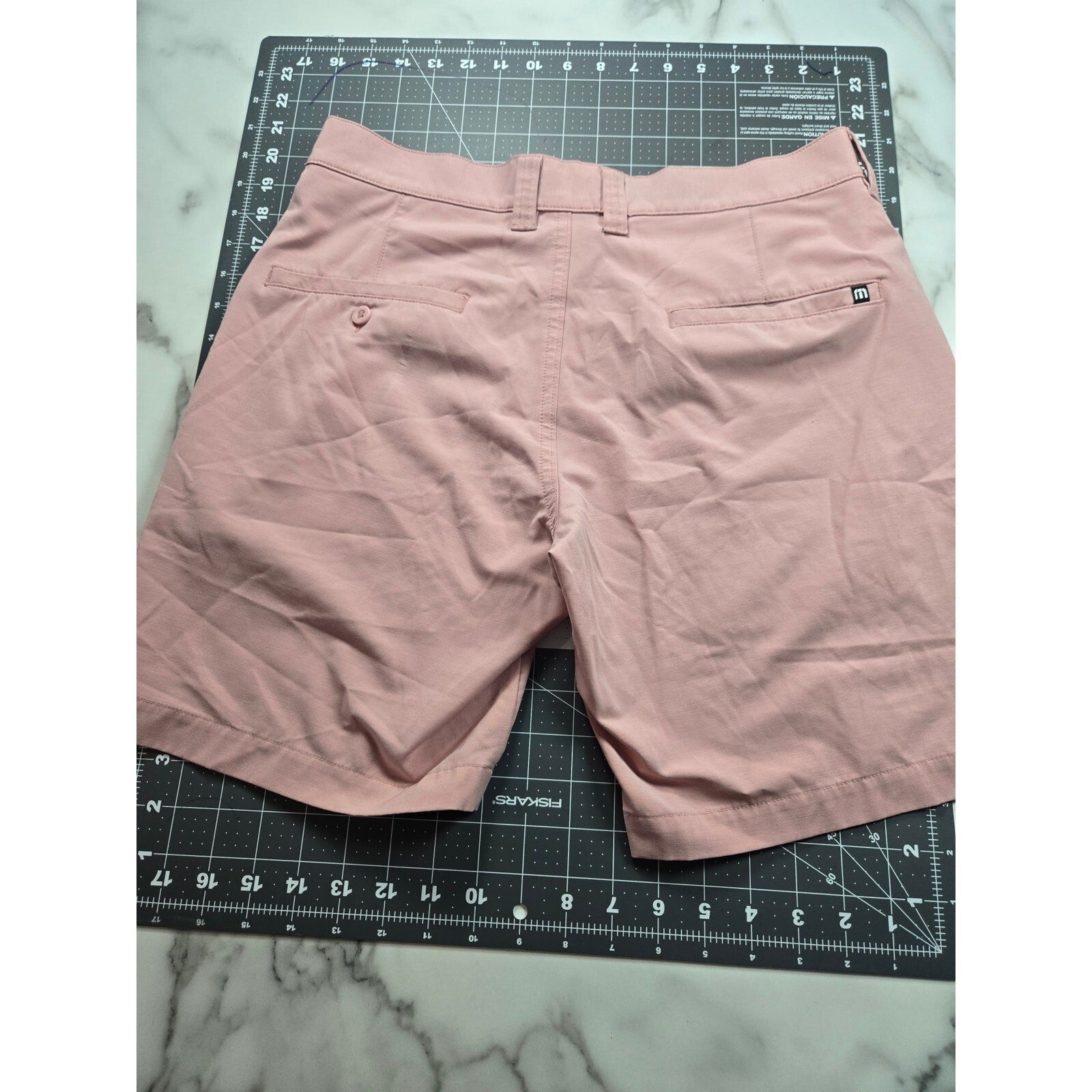 Travis Mathew Men's 30 Tech Chino Golf Shorts Pink rose Stretch Eco Performance