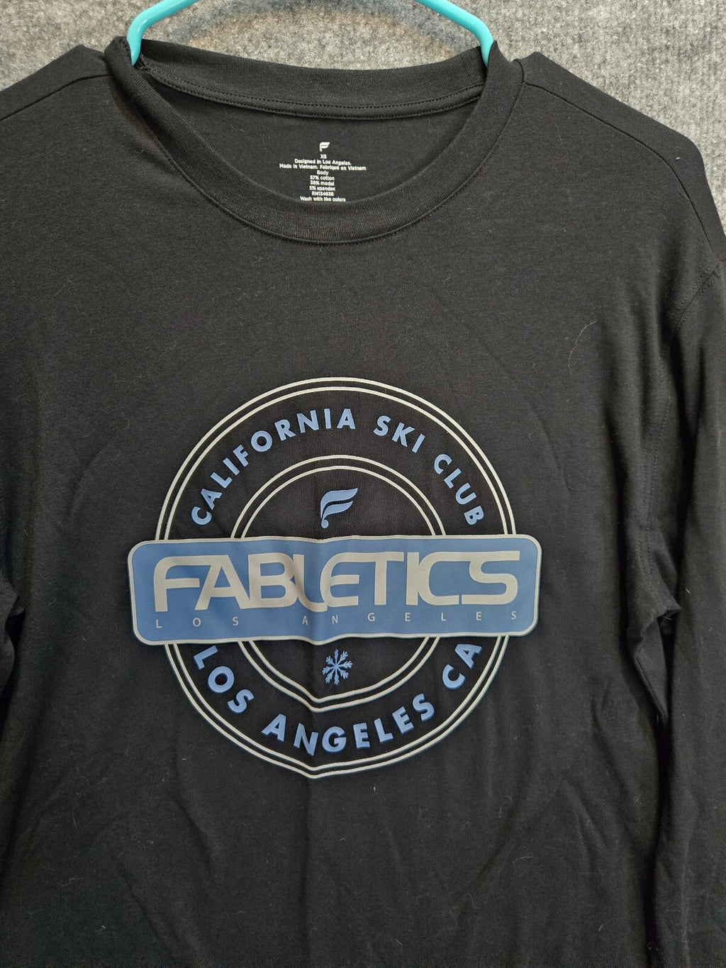 Fabletics Men's California Ski Club Long-Sleeve Graphic T-Shirt xs