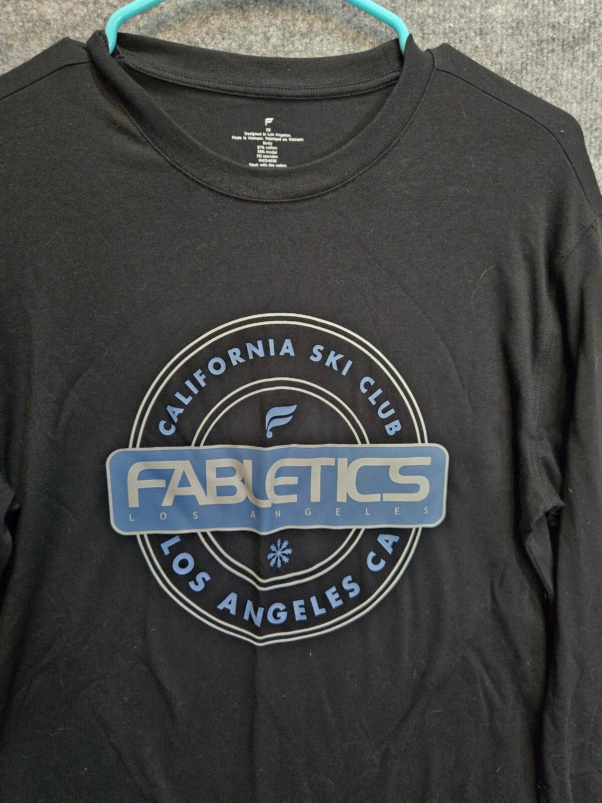 Fabletics Men's California Ski Club Long-Sleeve Graphic T-Shirt xs