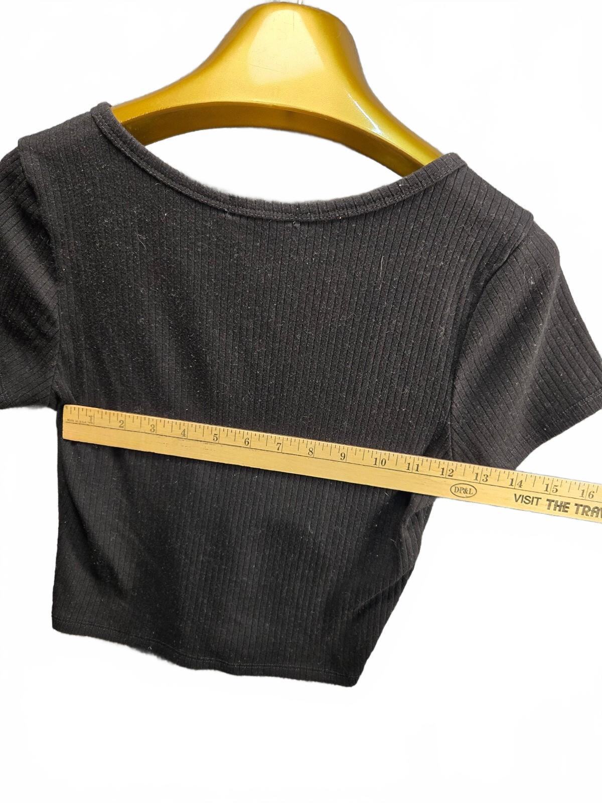 Bozzolo Women's Large Black Ribbed Knit Button Henley Cropped T-Shirt