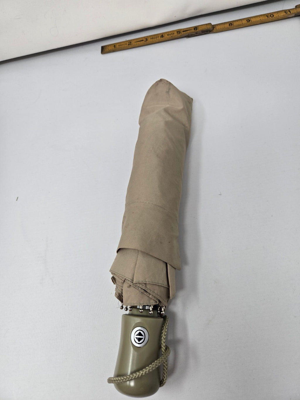 Totes Compact Folding Umbrella Khaki Tan Olive Auto Open Close Rain Travel