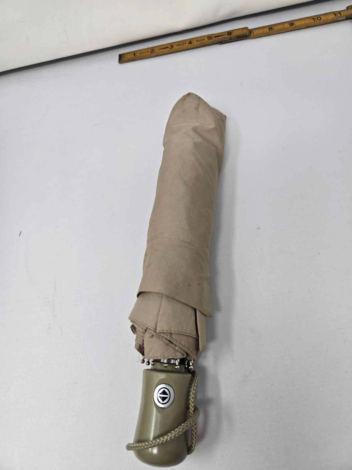 Totes Compact Folding Umbrella Khaki Tan Olive Auto Open Close Rain Travel