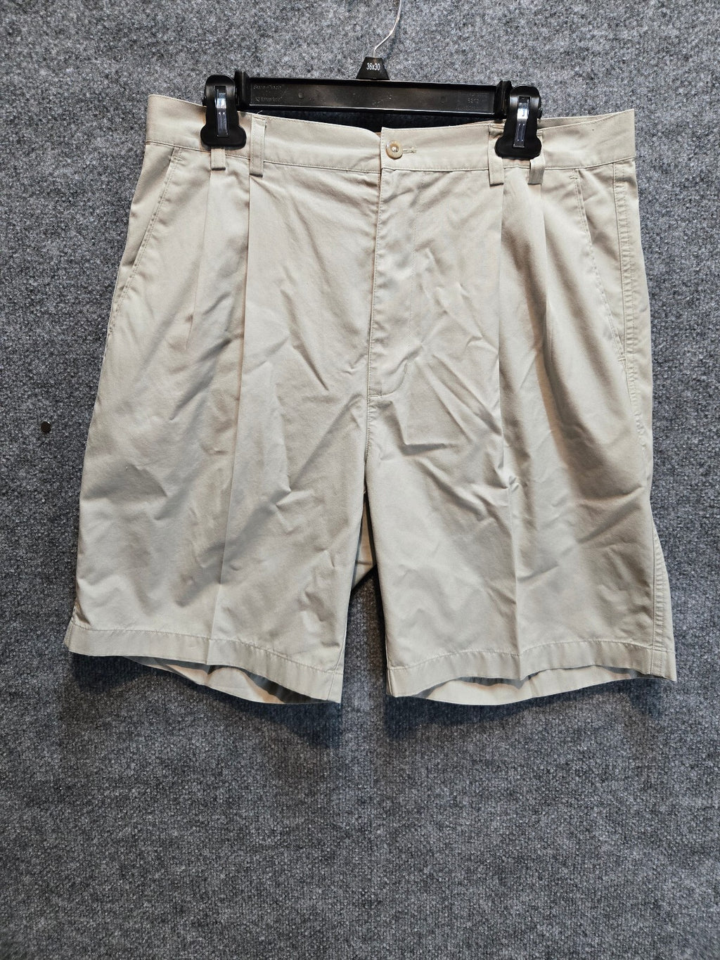 Greg Norman Collection Men's Pleated Golf Shorts Khaki Beige Size 34