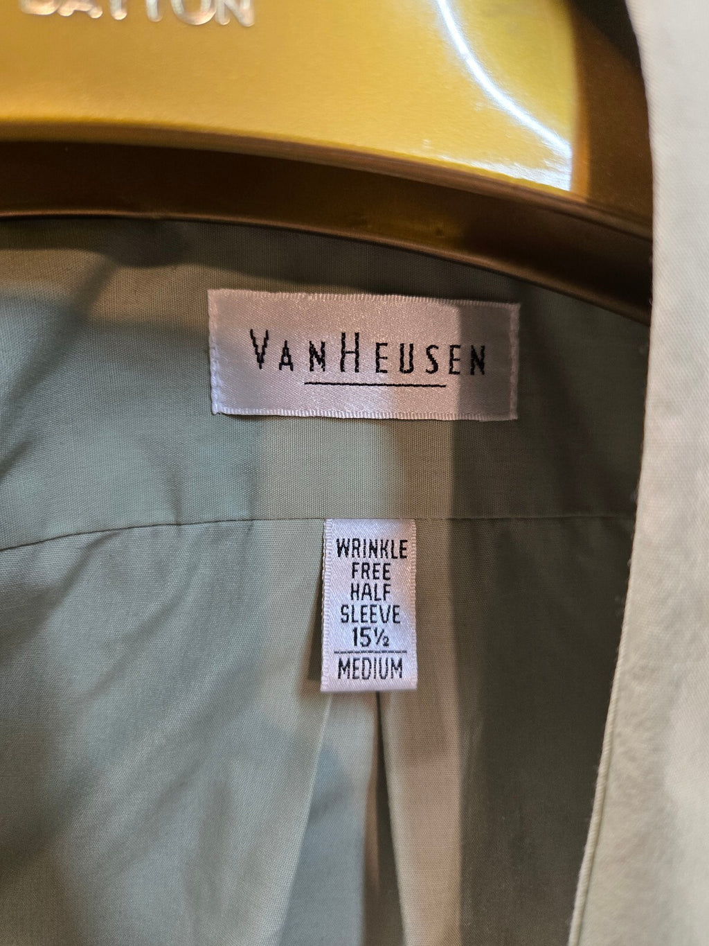 Men's Short Sleeve Button-Up Shirt in Light Olive Green