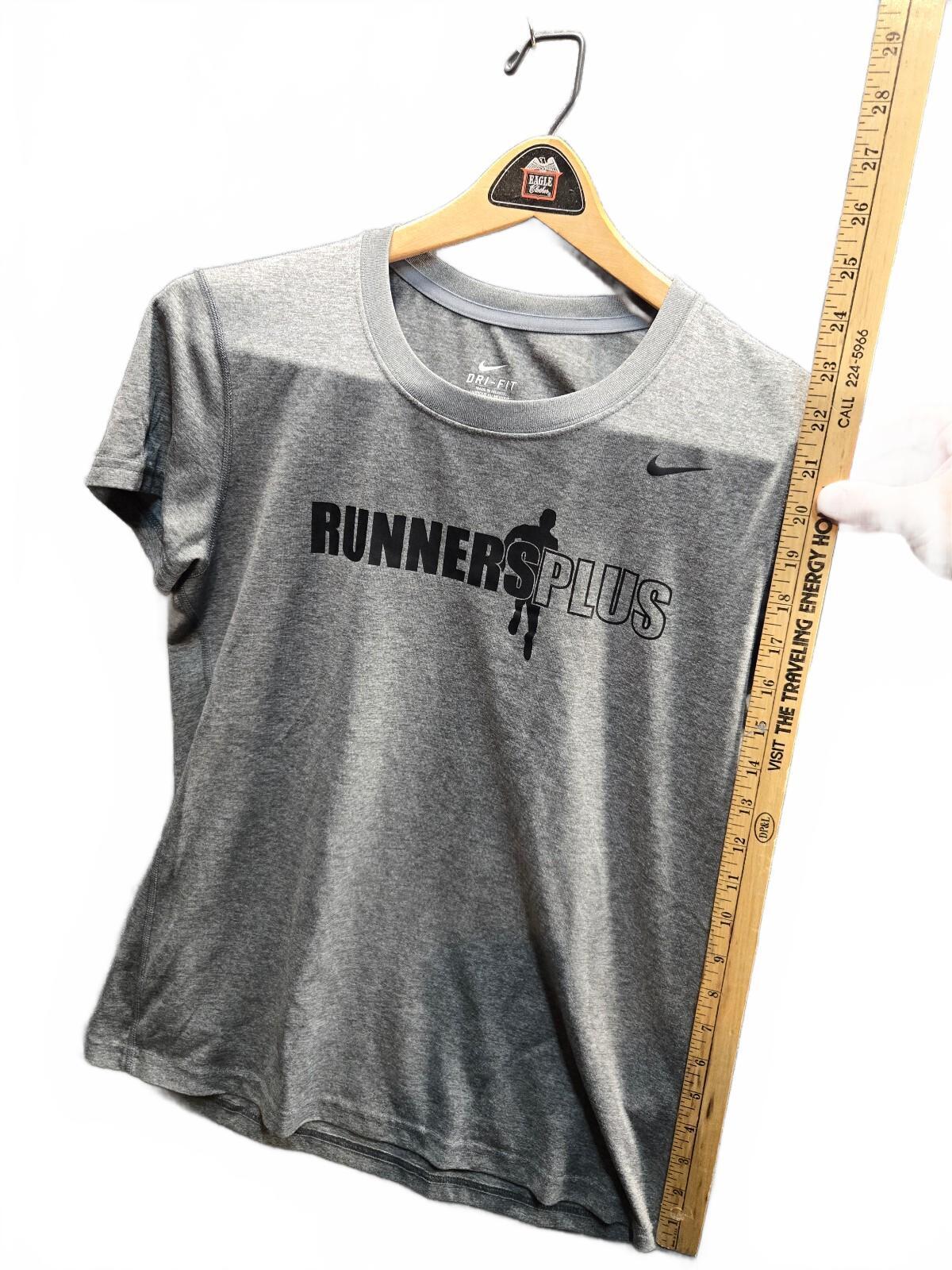 Nike Dri-FIT RUNNERS PLUS Gray Athletic T-Shirt Medium