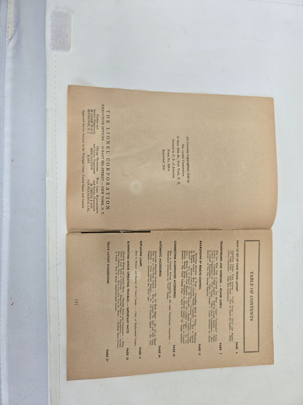 Lot of 2 Vintage 1940s Lionel Train Paper: 1942 Instruction Manual & 1947 Broc